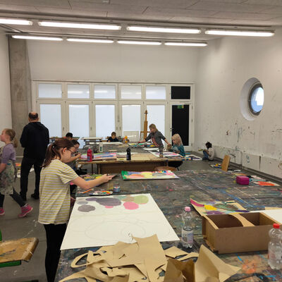 Bild vergrößern: 2024-12 GS Luisenschule Malerei (1)