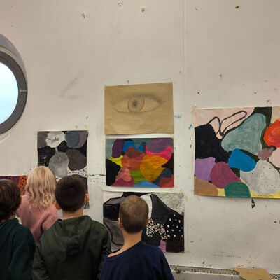 Bild vergrößern: 2024-12 GS Luisenschule Präsentation Malerei (6)