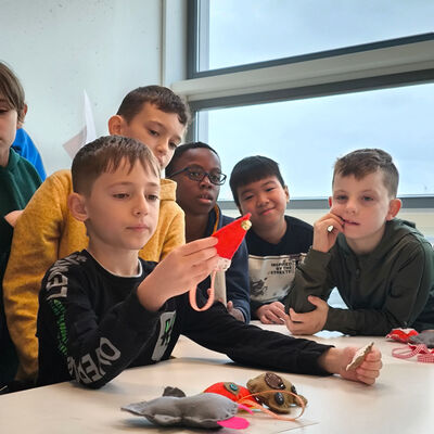 Bild vergrößern: 2024-12 GS Luisenschule Präsentation Textil (6)