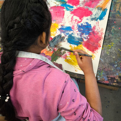 Bild vergrößern: 2025-02 Kastanienschule  Malerei (1)
