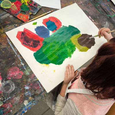 Bild vergrößern: 2025-02 Kastanienschule  Malerei (2)