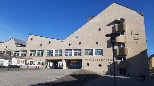 Bild vergrößern: 0-Kreativwerkstatt Aschersleben Fassade  (2)