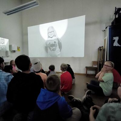 Bild vergrößern: 2025-05 GS Staßfurter Höhe Präsentation Fotografie (9)