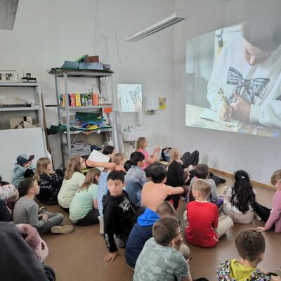 Bild vergrößern: 2025-05 GS Staßfurter Höhe Präsentation Fotografie (1)