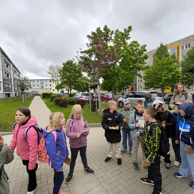Bild vergrößern: 2015-05 GS Staßfurter Höhe Exkursion (4)