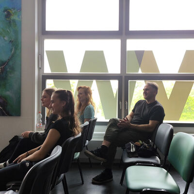 Bild vergrößern: 2025-05 BBS Wema Präsentation Tanz (9)