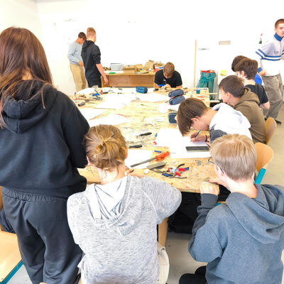 Bild vergr&ouml;&szlig;ern: 2025-09 Sek ASchweitzer Malerei (8)