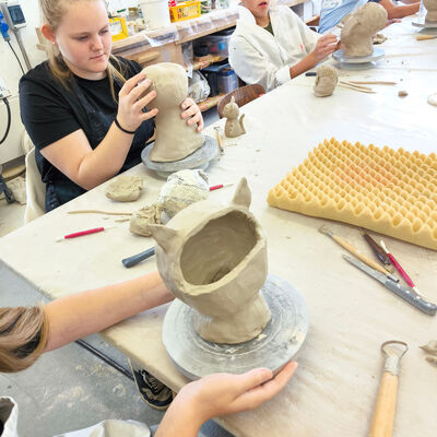 Bild vergr&ouml;&szlig;ern: 2025-09 Sek ASchweitzer Plastik (2)