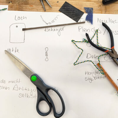 Bild vergr&ouml;&szlig;ern: 2025-09 Sek ASchweitzer Schmuck (3)