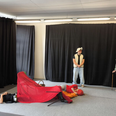 Bild vergr&ouml;&szlig;ern: 2025-09 Sek ASchweitzer Theater (12)