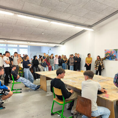 Bild vergr&ouml;&szlig;ern: 2025-09 Sek ASchweitzer Pr&auml;sentation Malerei (6)