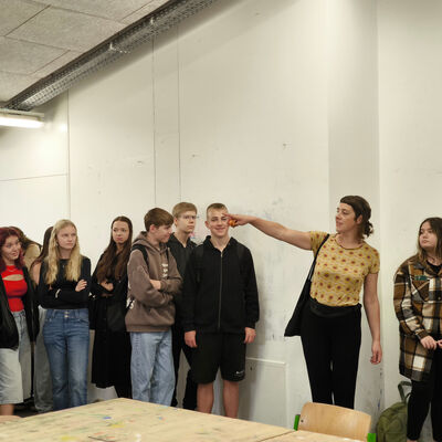 Bild vergr&ouml;&szlig;ern: 2025-09 Sek ASchweitzer Pr&auml;sentation Malerei (7)