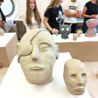 Bild vergr&ouml;&szlig;ern: 2025-09 Sek ASchweitzer Pr&auml;sentation Plastik (1)