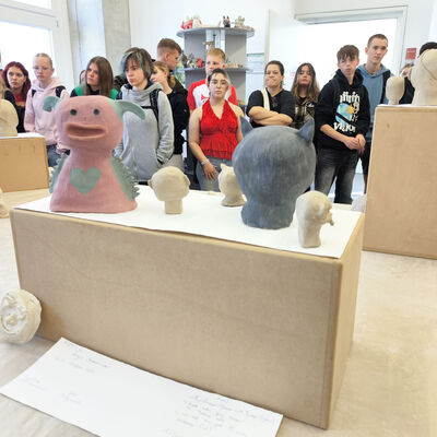 Bild vergr&ouml;&szlig;ern: 2025-09 Sek ASchweitzer Pr&auml;sentation Plastik (3)