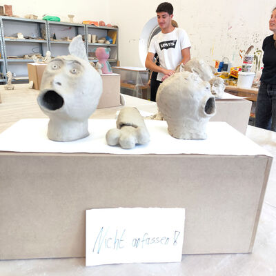 Bild vergr&ouml;&szlig;ern: 2025-09 Sek ASchweitzer Pr&auml;sentation Plastik (8)