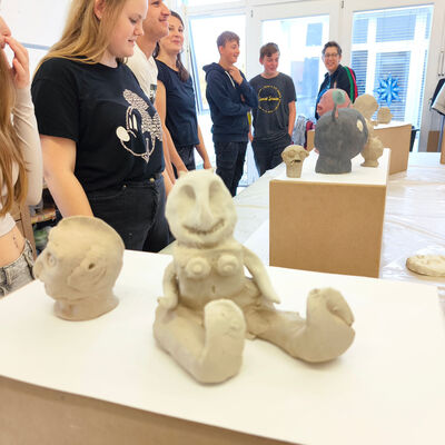 Bild vergr&ouml;&szlig;ern: 2025-09 Sek ASchweitzer Pr&auml;sentation Plastik (9)