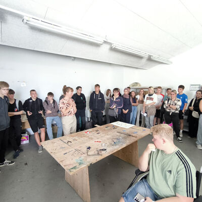 Bild vergr&ouml;&szlig;ern: 2025-09 Sek ASchweitzer Pr&auml;sentation Schmuck (2)