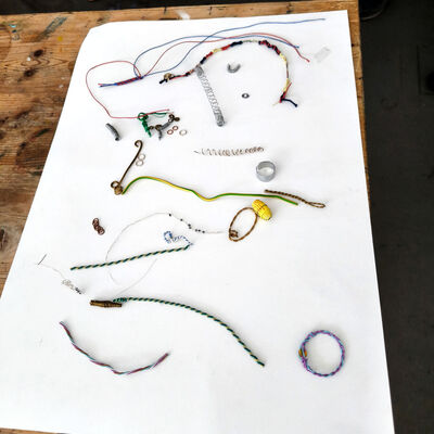 Bild vergr&ouml;&szlig;ern: 2025-09 Sek ASchweitzer Pr&auml;sentation Schmuck (5)