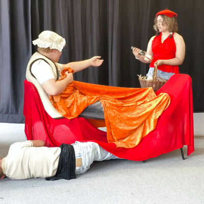 Bild vergr&ouml;&szlig;ern: 2025-09 Sek ASchweitzer Pr&auml;sentation Theater (4)