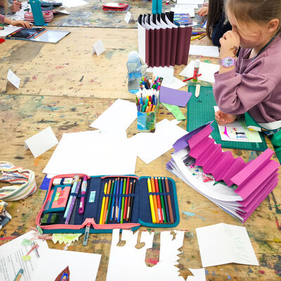 Bild vergr&ouml;&szlig;ern: 2025-11 GS Montessori Buchkunst (3)