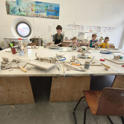 Bild vergr&ouml;&szlig;ern: 2025-11 GS Montessori Plastik (1)