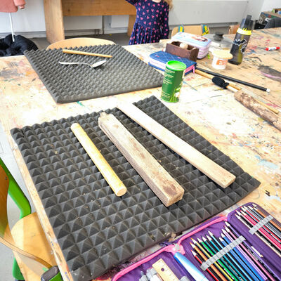 Bild vergr&ouml;&szlig;ern: 2015-11 GS Montessori Musik&Schrott (6)