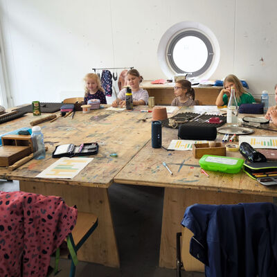 Bild vergr&ouml;&szlig;ern: 2015-11 GS Montessori Musik&Schrott (1)