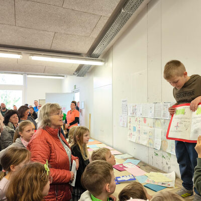 Bild vergr&ouml;&szlig;ern: 2025-11 GS Montessori Pr&auml;sentation Illustration (17)