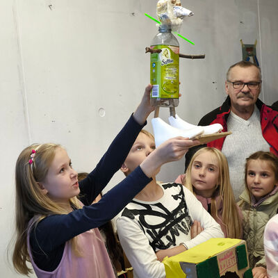 Bild vergr&ouml;&szlig;ern: 2025-11 GS Montessori Pr&auml;sentation Musik&Schrott (11)