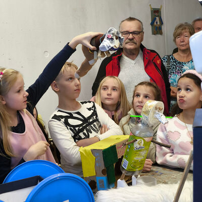 Bild vergr&ouml;&szlig;ern: 2025-11 GS Montessori Pr&auml;sentation Musik&Schrott (12)