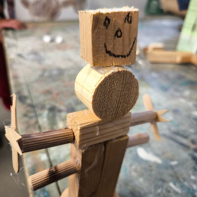 Bild vergr&ouml;&szlig;ern: 2025-11 GS Montessori Pr&auml;sentation Musik&Schrott (22)