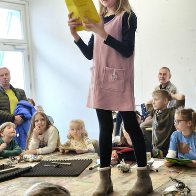 Bild vergr&ouml;&szlig;ern: 2025-11 GS Montessori Pr&auml;sentation Musik&Schrott (37)