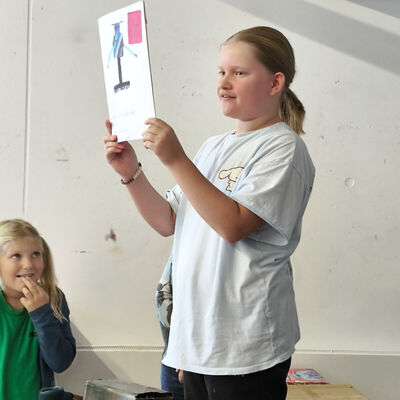 Bild vergr&ouml;&szlig;ern: 2025-11 GS Montessori Pr&auml;sentation Musik&Schrott (41)