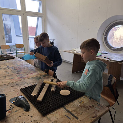 Bild vergr&ouml;&szlig;ern: 2025-11 GS Mehringen Musik und Schrott (3)