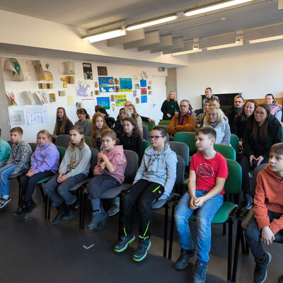 Bild vergr&ouml;&szlig;ern: 2025-11 GS Mehringen Pr&auml;sentatio Theater (3)