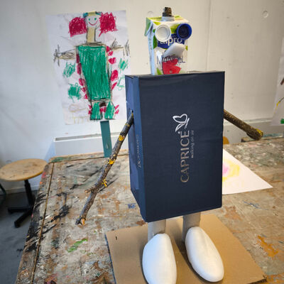 Bild vergr&ouml;&szlig;ern: 2025-11 GS Mehringen Pr&auml;sentation Plastik&Musik (8)