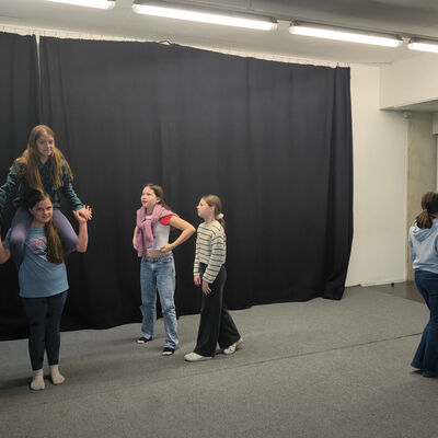 Bild vergr&ouml;&szlig;ern: 2026-01 Sek Burgschule Tanz (5)