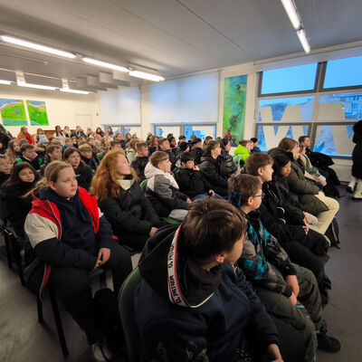 Bild vergr&ouml;&szlig;ern: 2026-01 Sek Burgschule Begr&uuml;&szlig;ung am Montag (1)