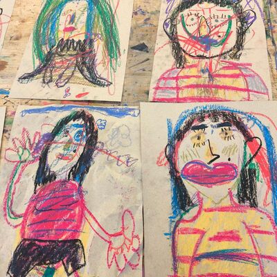 Bild vergr&ouml;&szlig;ern: 2026-01 Sek Burgschule Pr&auml;sentation Malerei (9)