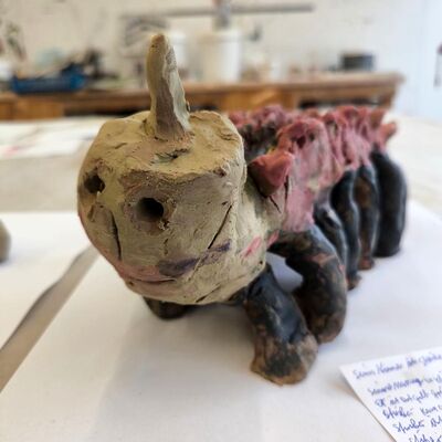 Bild vergr&ouml;&szlig;ern: 2026-01 Sek Burgschule Pr&auml;sentation Keramik (2)