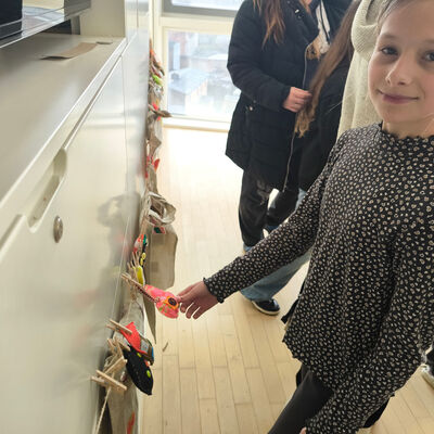 Bild vergr&ouml;&szlig;ern: 2026-01 sek Burgschule Pr&auml;sentation Textil (7)