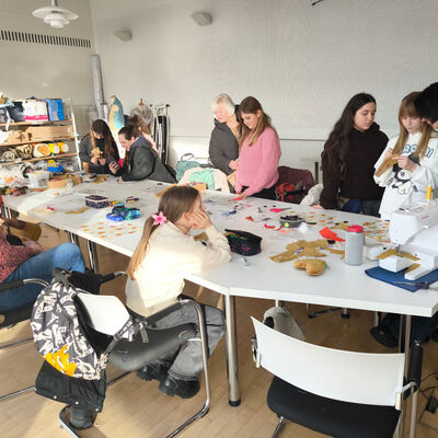 Bild vergr&ouml;&szlig;ern: 2026-01 sek Burgschule Pr&auml;sentation Textil (12)