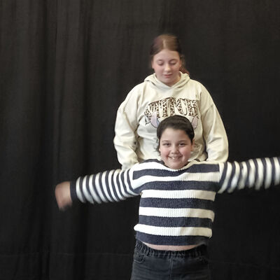 Bild vergr&ouml;&szlig;ern: 2026-01 Sek Burgschule Pr&auml;sentation Tanz (3)